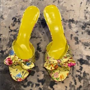 Authentic Gucci Floral Bow Heels Yellow